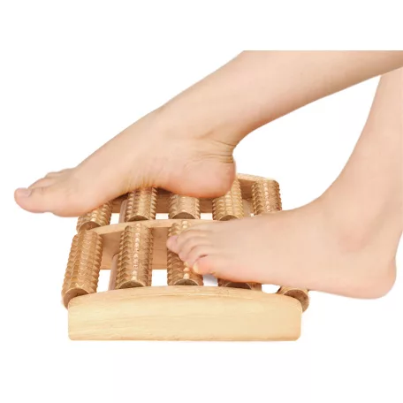 Tradičný drevený masážny prístroj na chodidlá