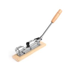   Stojaci luskáčik na orechy s robustnou oceľovou základňou