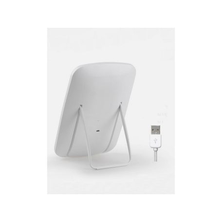 LED kozmetické zrkadlo na líčenie