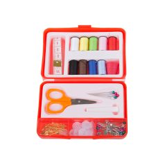 Súprava na šitie v praktickom červenom držiaku