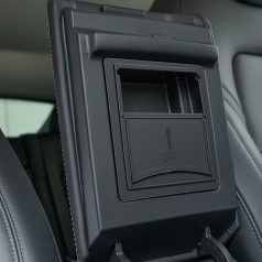 Tajná priehradka do lakťovej opierky Tesla Model 3/Y 