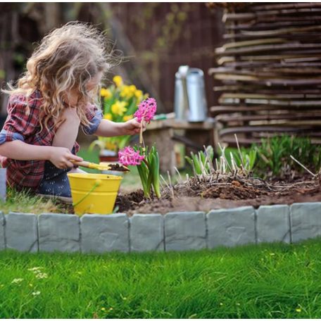 Sada 10- tich  plastových záhradných obrubníkov vo tvare plotu so vzorom kameňa