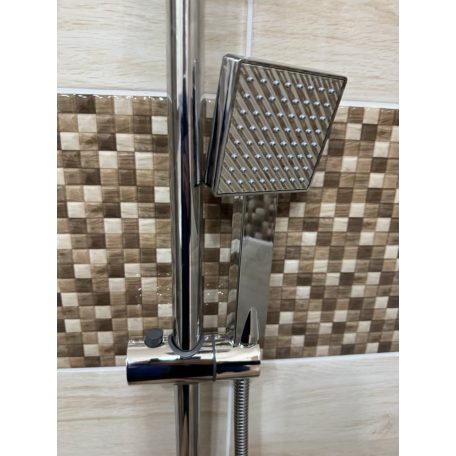 Hranatý medený sprchový set s batériou - farba chróm