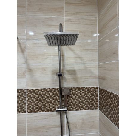 Hranatý medený sprchový set s batériou - farba chróm