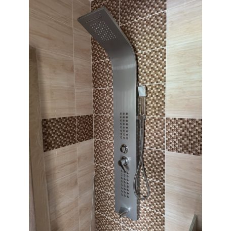 Elegantný čierny hydromasážny sprchový set