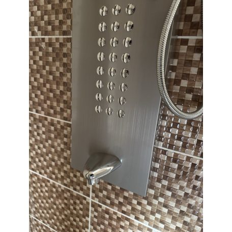 Elegantný čierny hydromasážny sprchový set