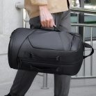 Multifunkčný cestovný batoh v čiernej farbe