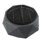 Exterierový moderný gril a ohnisko v tvare diamantu s mriežkovou strechou